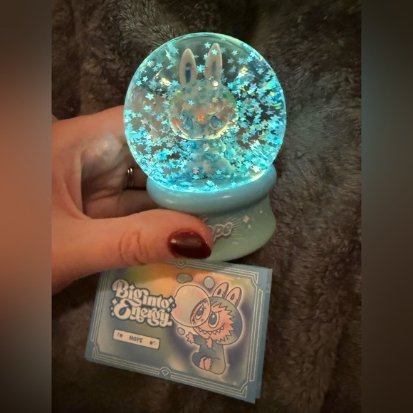 Pop Mart Big Into Energy Labubu Snowglobe Hope - Picture 3 of 3
